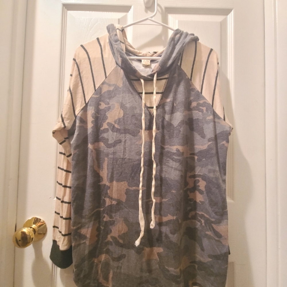 Mixed print long sleeve hooded t-shirt - size XL
